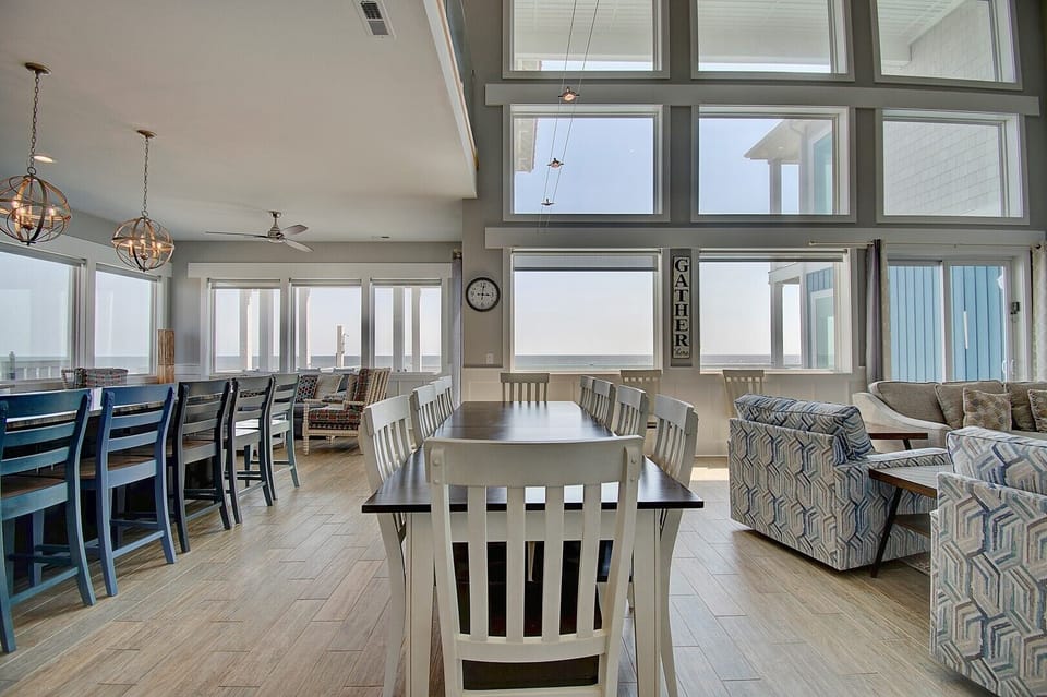 1st Floor Dining Area