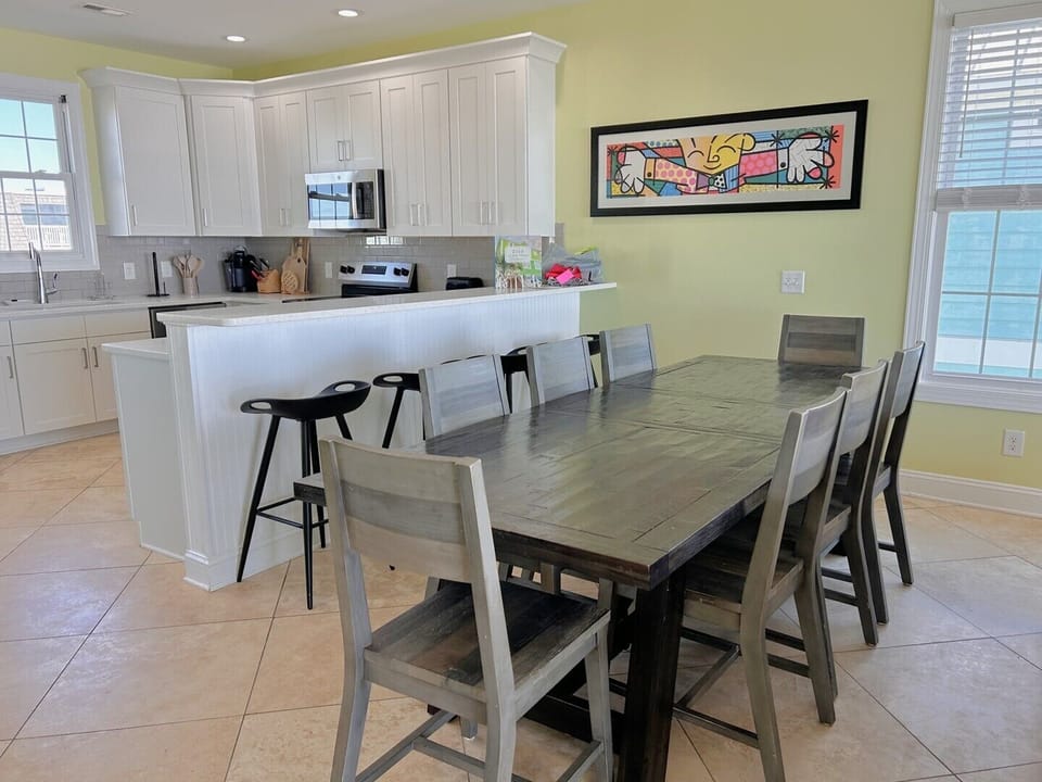 Dining Room & Bar Stools
JR 12/12/24