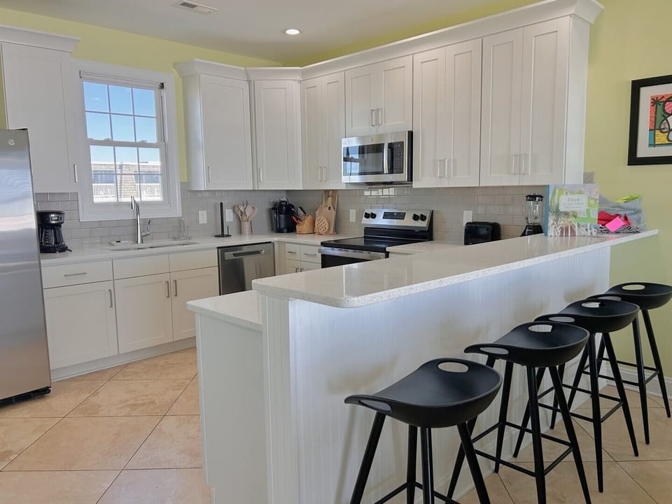 Kitchen & Bar Stools
JR 12/12/24