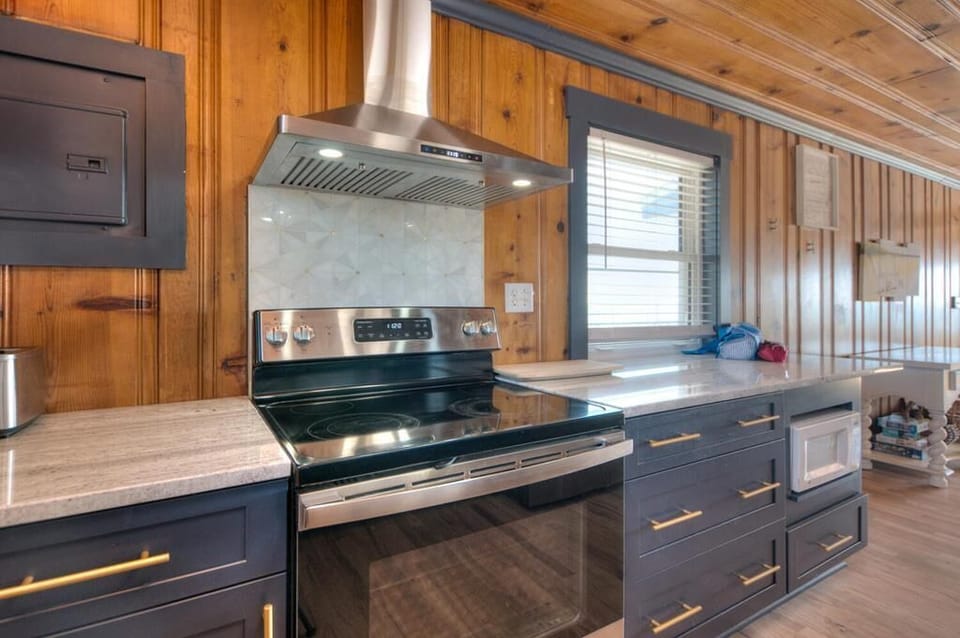 Kitchen Stove
GW 1.20.24