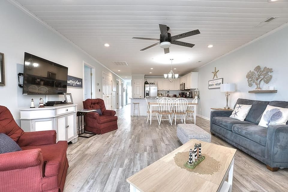 Living Room 
GW 6.2022 LR