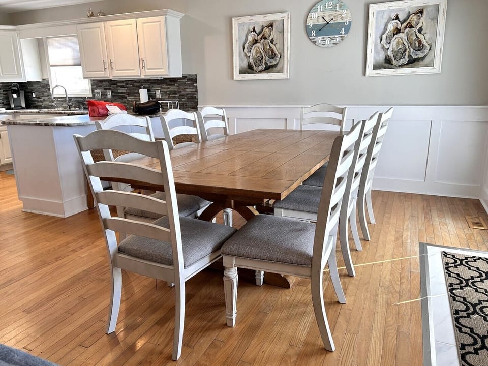 Dining Area
JR