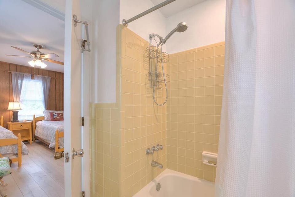 Pastime Bathroom Shared with Bedroom 1 & 2