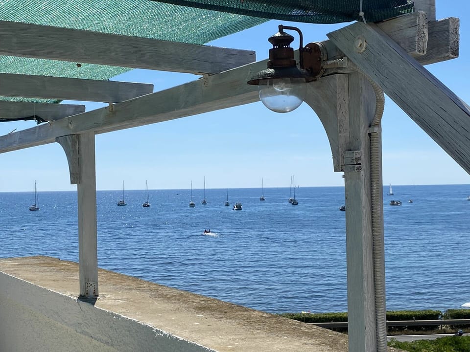 Water, Sky, Blue, Wood, Lake, Shade, Gas, Horizon, Pole, Ocean