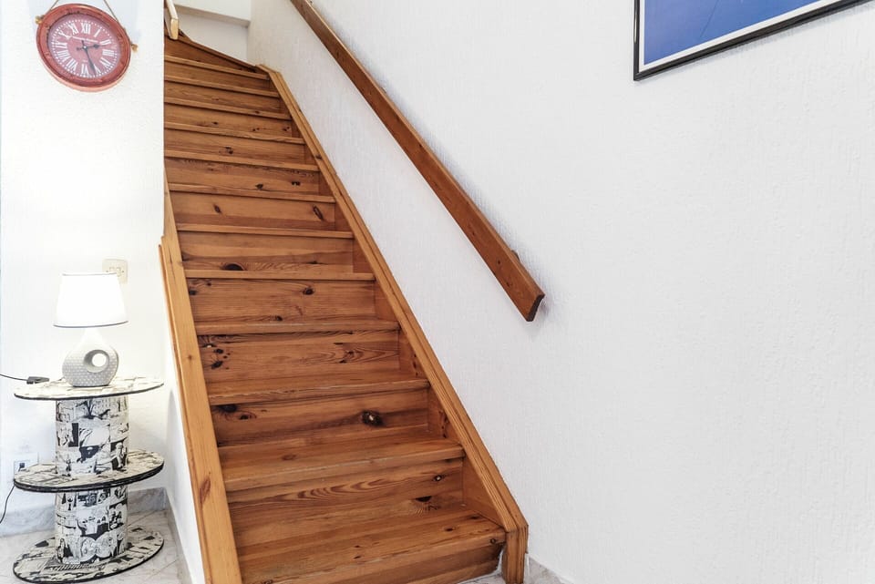 Wood, Building, Window, Wood Stain, Hardwood, Gas, Varnish, Plank, Shelving, Plywood