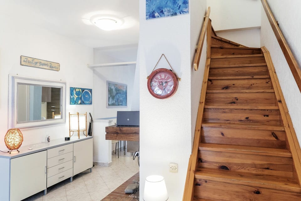 Cabinetry, Furniture, Property, Picture Frame, Building, Wood, Drawer, Interior Design, Lighting, Countertop