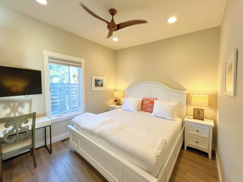 2nd Upstairs Left, king bed,  TV,  table, chair, shared bath, high ceilings