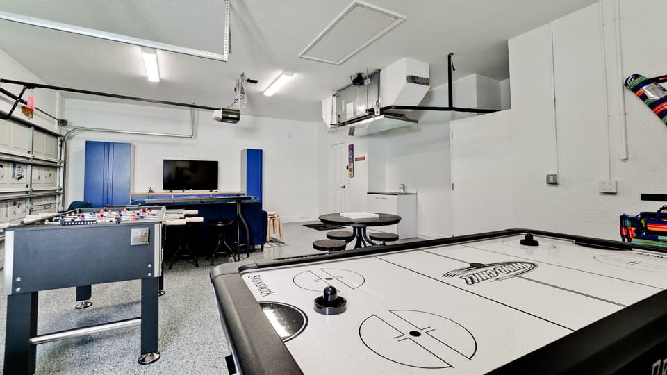 600 sq ft rec room
