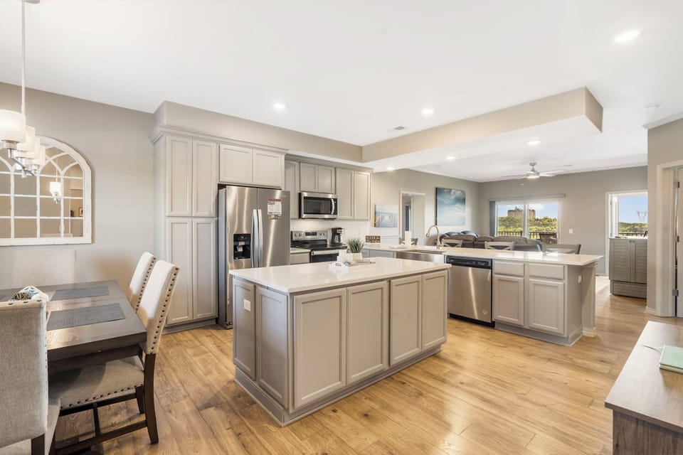 Open and Spacious Floor plan with Full Kitchen and  Ample Living Space