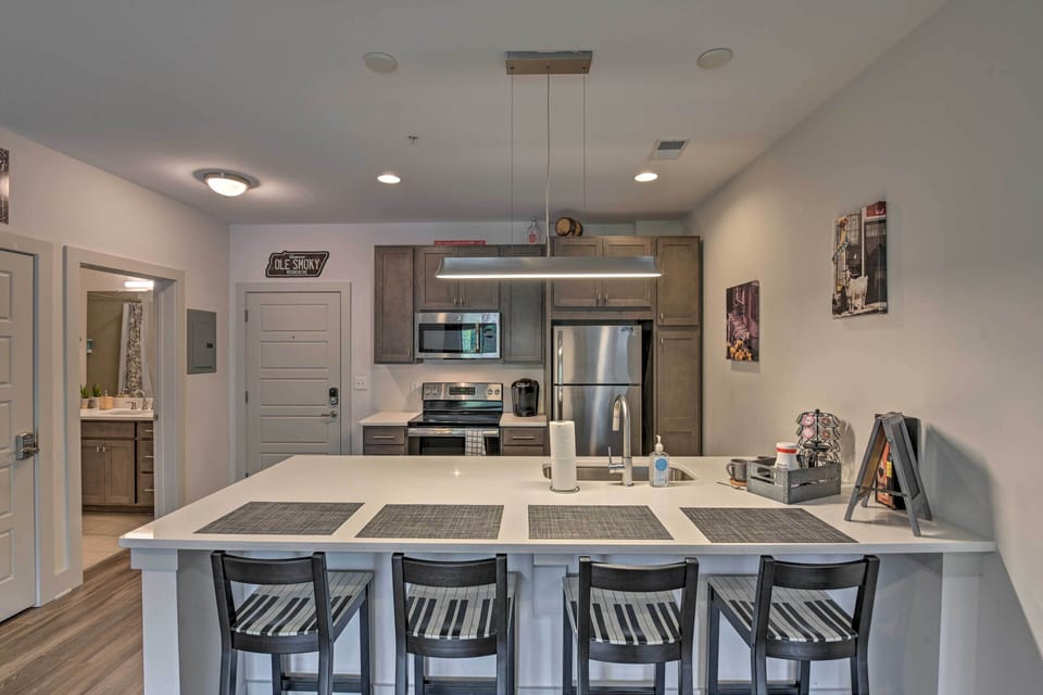 Fully Equipped Kitchen | 1,013 Sq Ft