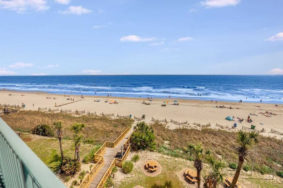 Balcony with Amazing Views of the Ocean