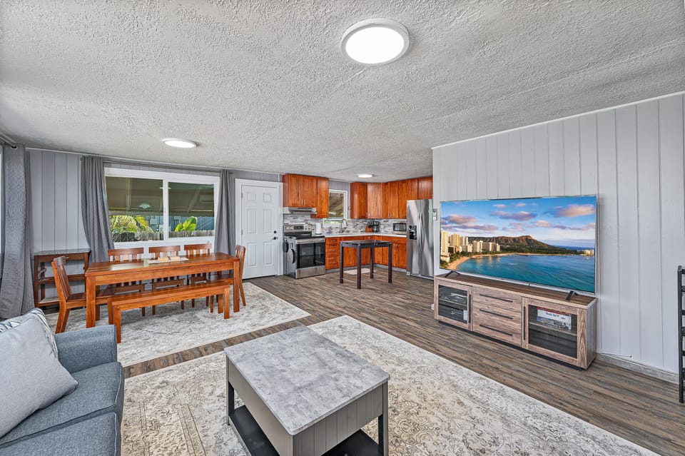 Cozy family room with flat screen tv - Cozy family room with flat screen tv