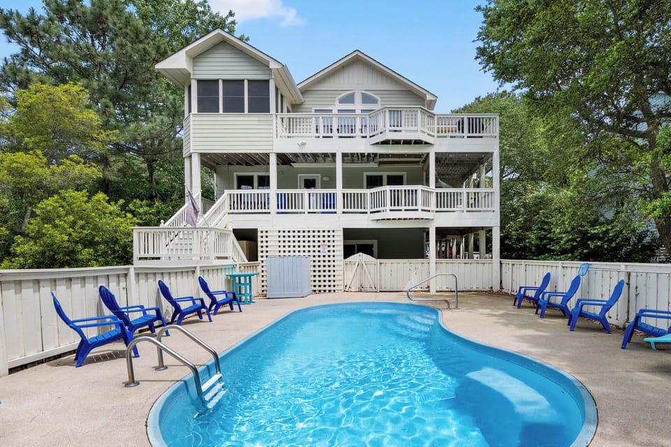 VOH68: Ocean Escape | Back Exterior