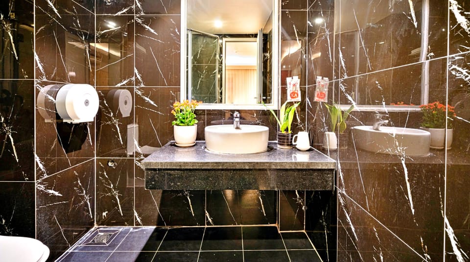 Deluxe Quadruple Room | Bathroom | Shower, designer toiletries, hair dryer, towels