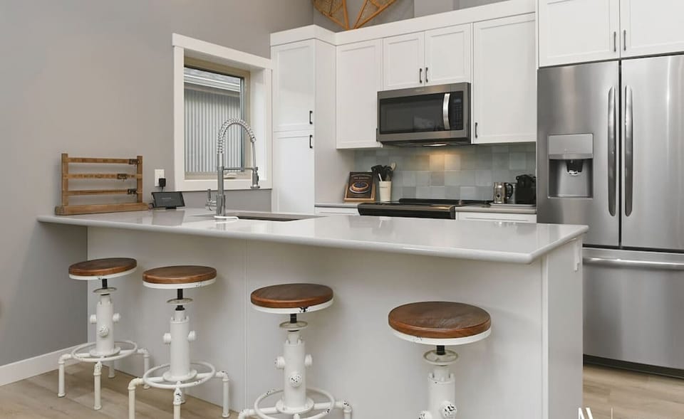 Full kitchen with a drip coffee machine, Nespresso machine, crockpot, rice cooker, blender, ground coffee, tea, sugar and basic condiments (ketchup, mustard and relish.)