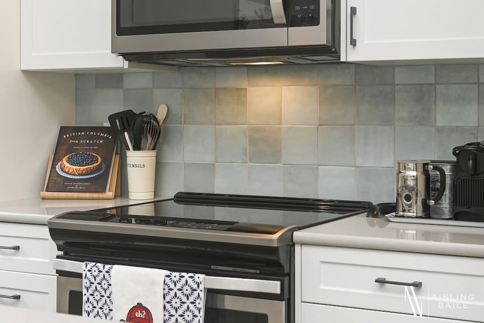 Full kitchen with a drip coffee machine, Nespresso machine, crockpot, rice cooker, blender, ground coffee, tea, sugar and basic condiments (ketchup, mustard and relish.)