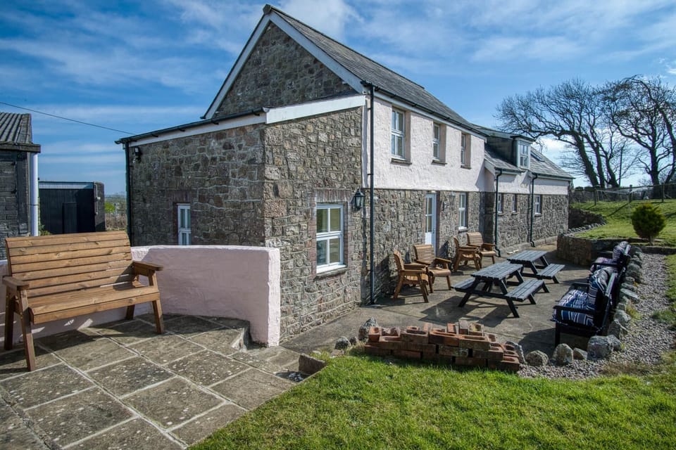 Bunk House - 4 Bedroom - Llangennith (6660)