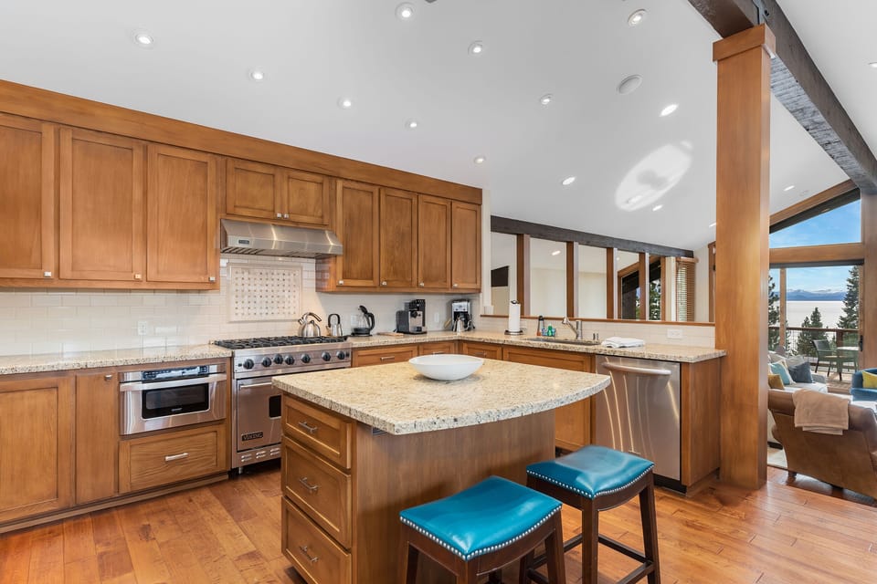 Spacious and bright kitchen