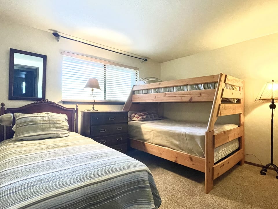 2nd Bedroom - 3 single beds