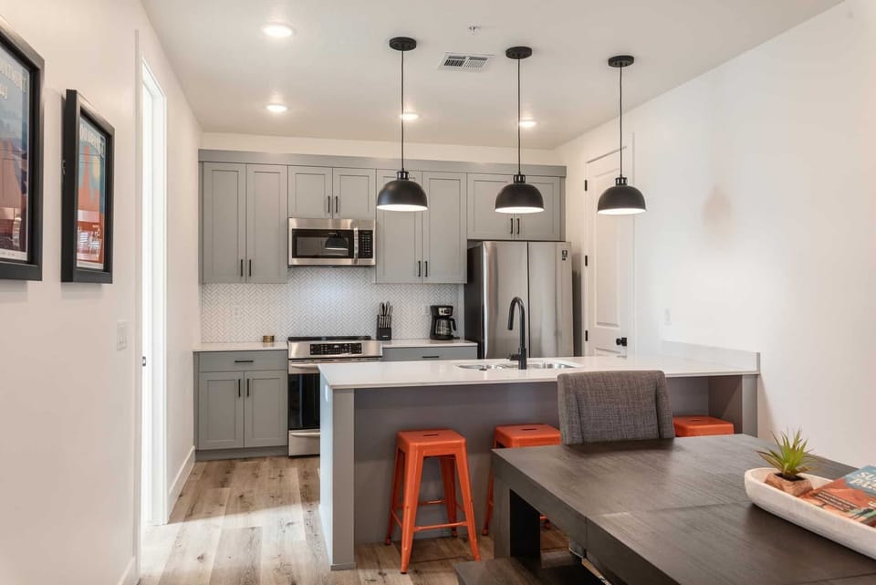 Condo, 3 Bedrooms | Private kitchen | Fridge, oven, coffee/tea maker, toaster