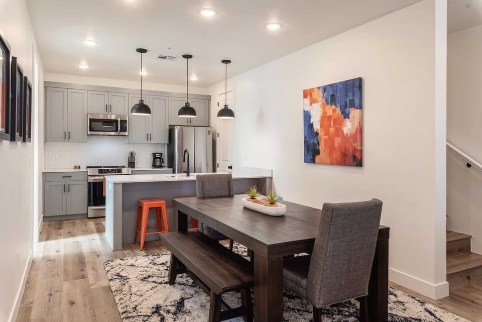 Condo, 3 Bedrooms | Dining