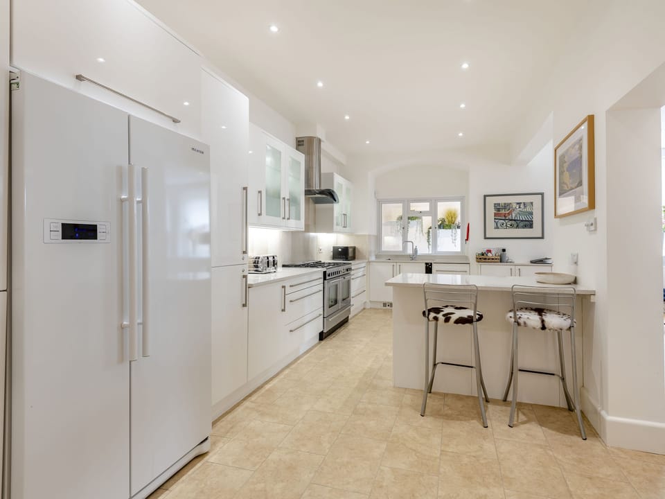 Cottage | Private kitchen | Fridge, microwave, dishwasher, electric kettle