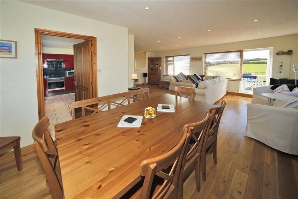 Cottage | Private kitchen | Fridge, microwave, dishwasher, electric kettle