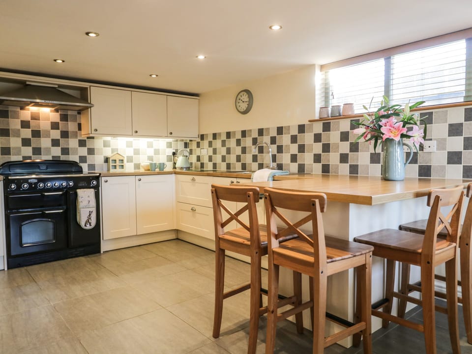 Cottage | Private kitchen | Fridge, microwave, dishwasher, electric kettle