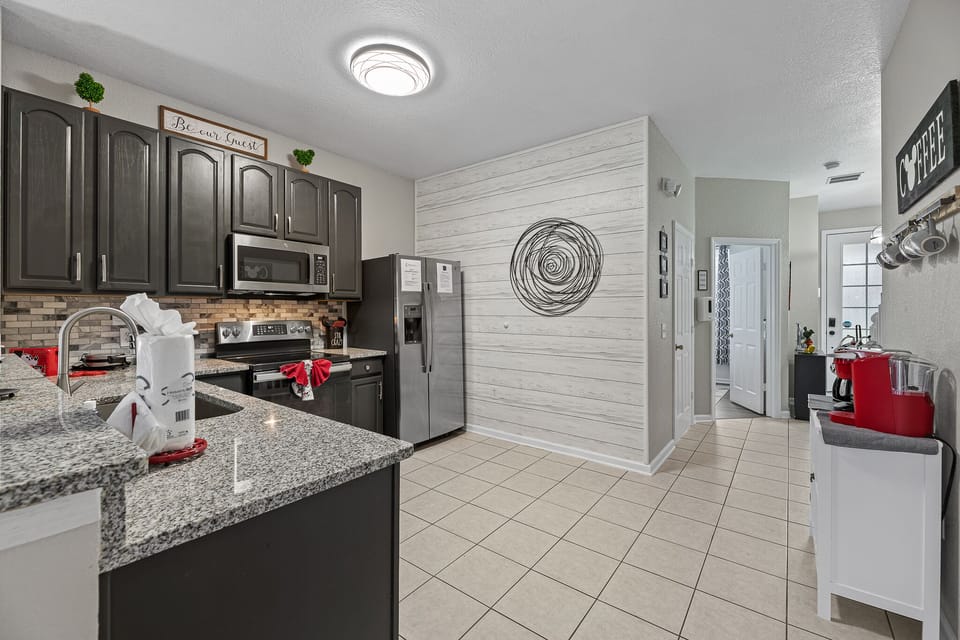 Fully furnished kitchen