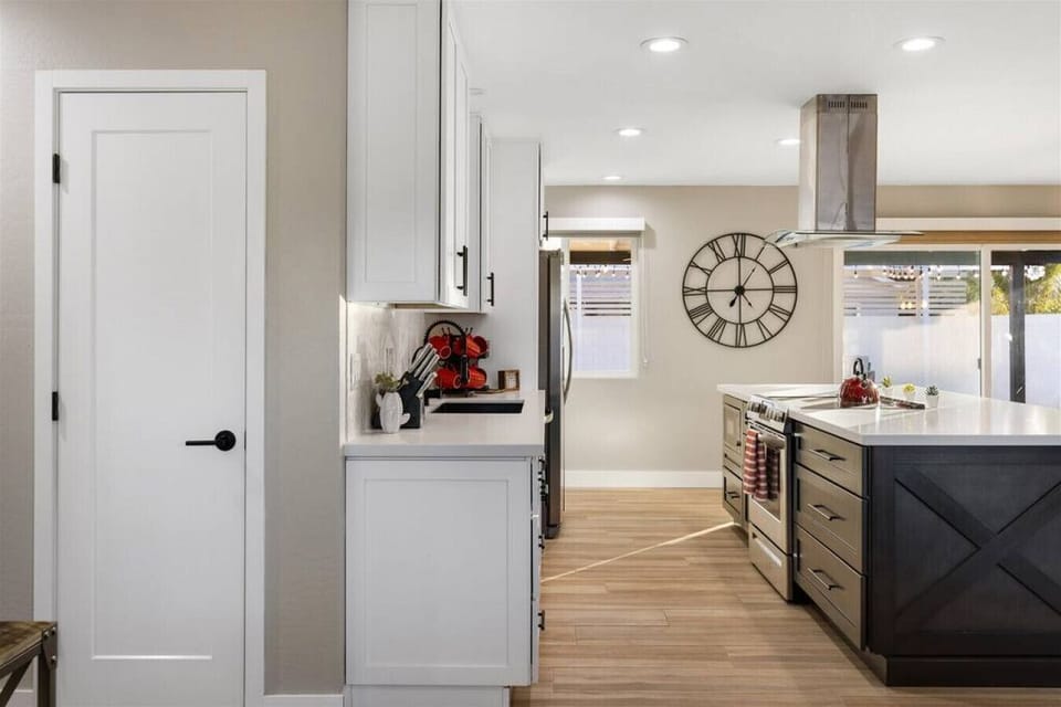 Time flies when you`re having fun in the kitchen! 🕒🍳⏰ Whip up culinary masterpieces and let the clock be your guide!