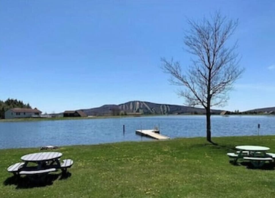 Community Lake for swimming, fishing, and kayaking. Short walk from home