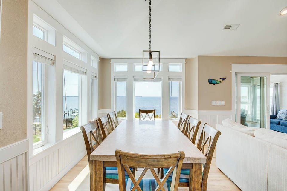 Top-Level Dining Room with Table (seats 8)