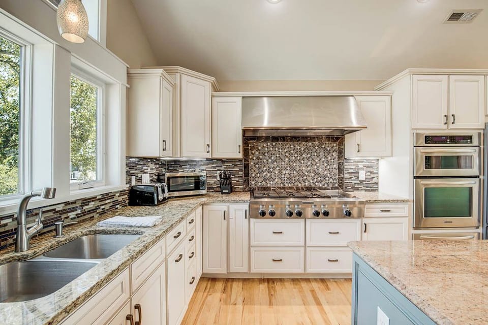 Top-Level Kitchen with Bar (seats 4)