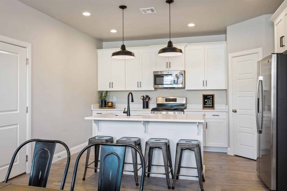 Townhome, 4 Bedrooms | Private kitchen | Fridge, oven, coffee/tea maker, toaster
