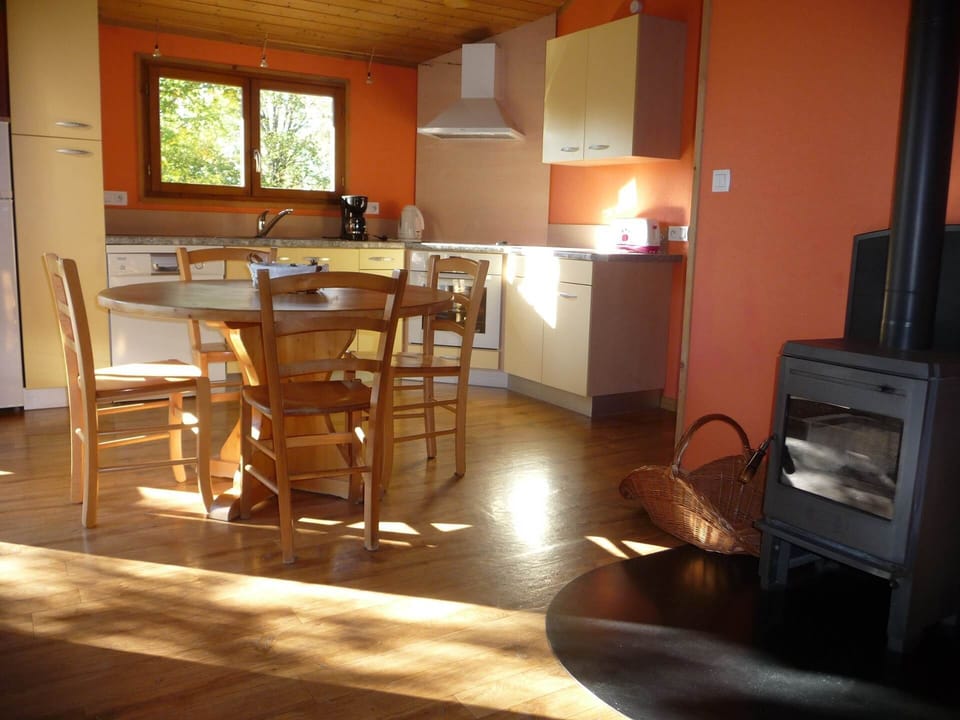 Salon-Location-chalet-lodges-herisson-jura