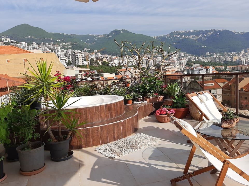 Outdoor spa tub