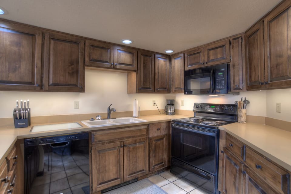 Full Kitchen with Dishwasher