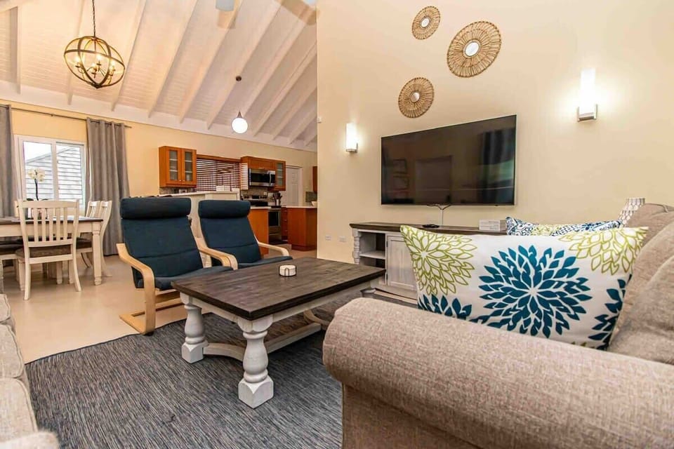 Spacious & inviting living room