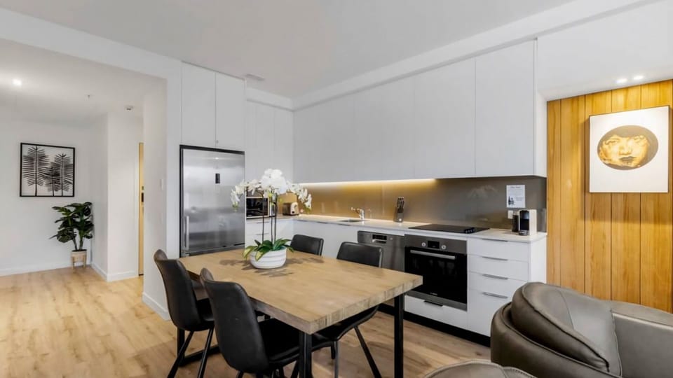 Fully equipped kitchen and dining