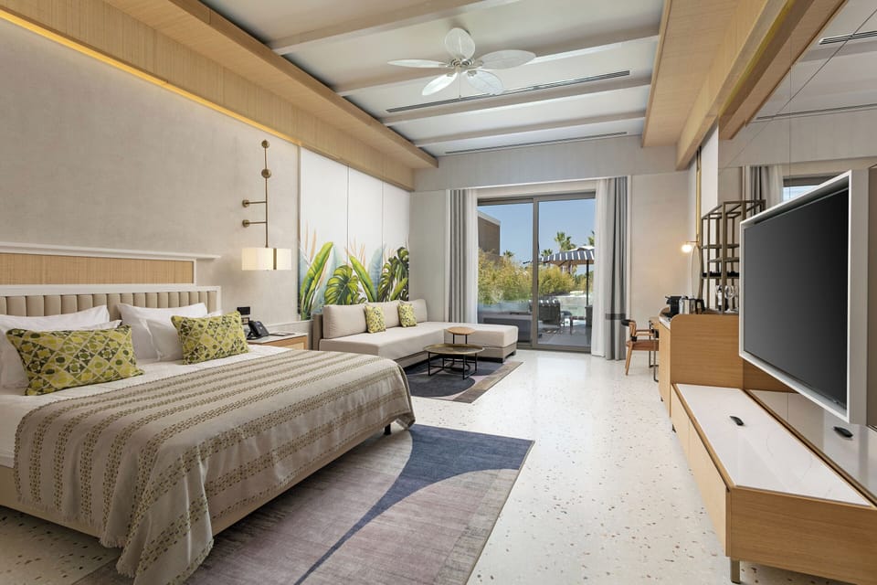 Premium bedding, free minibar, in-room safe, desk