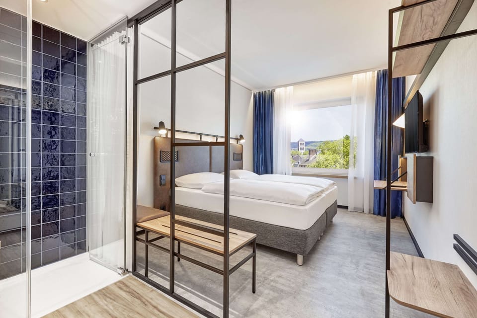 Hypo-allergenic bedding, soundproofing, free WiFi, bed sheets