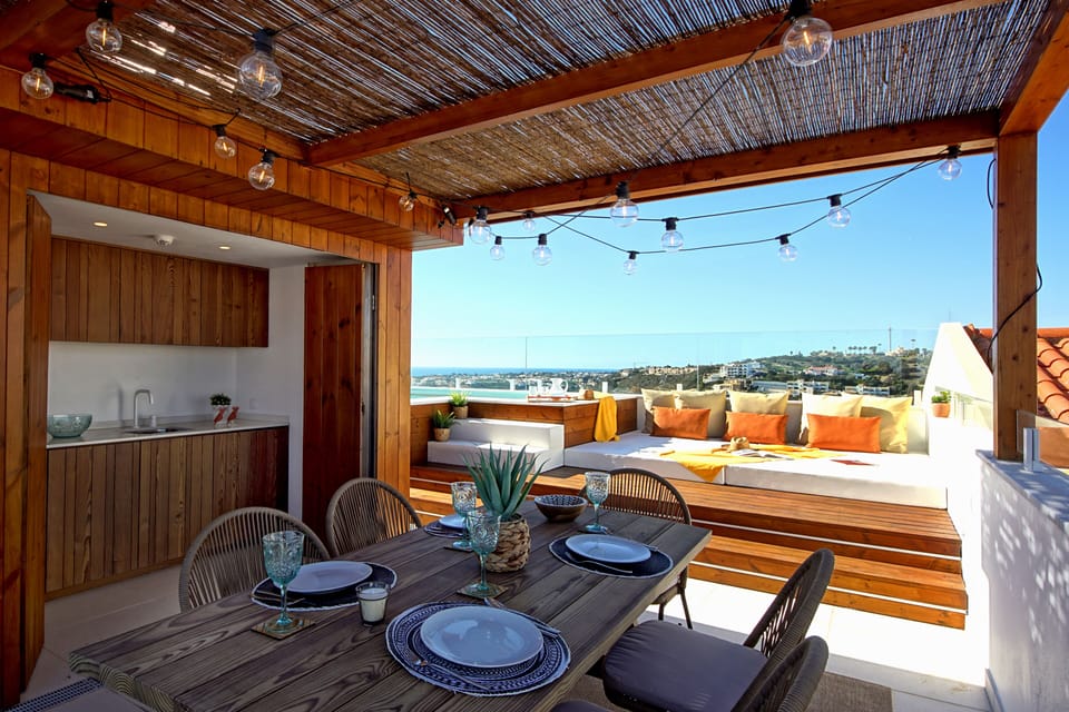 Alfresco rooftop area, kitchenette and wc