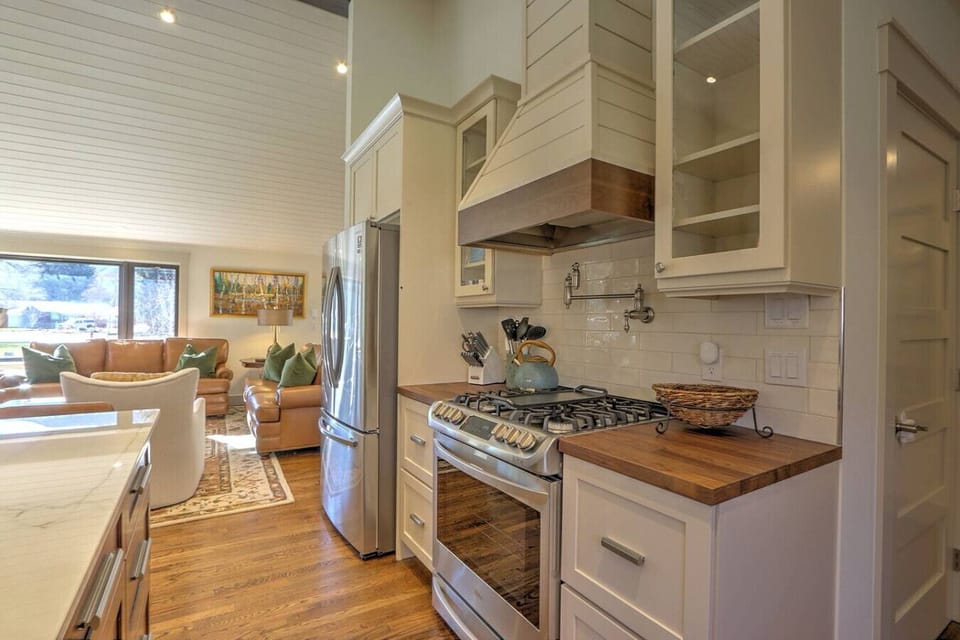 Well-equipped chef’s kitchen