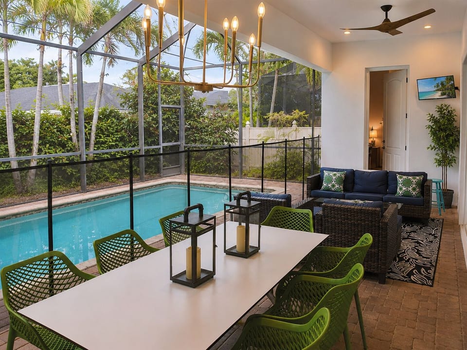 Removable pool safety fence