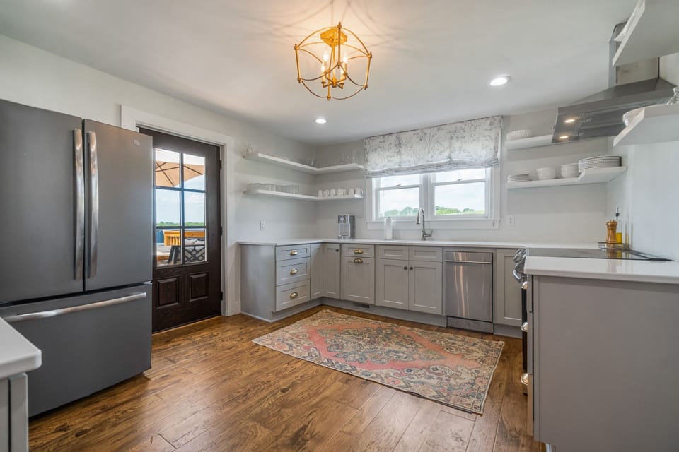 A fully stocked kitchen fit to make your favorite culinary delights. 