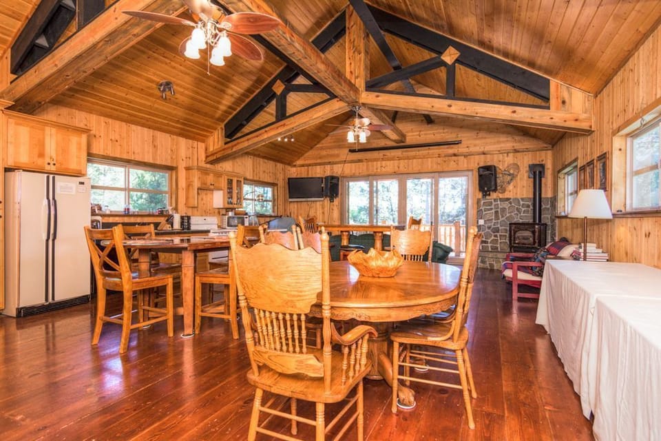 Treetop Suite great room has lots of dining and social space. (18 steep stairs.)