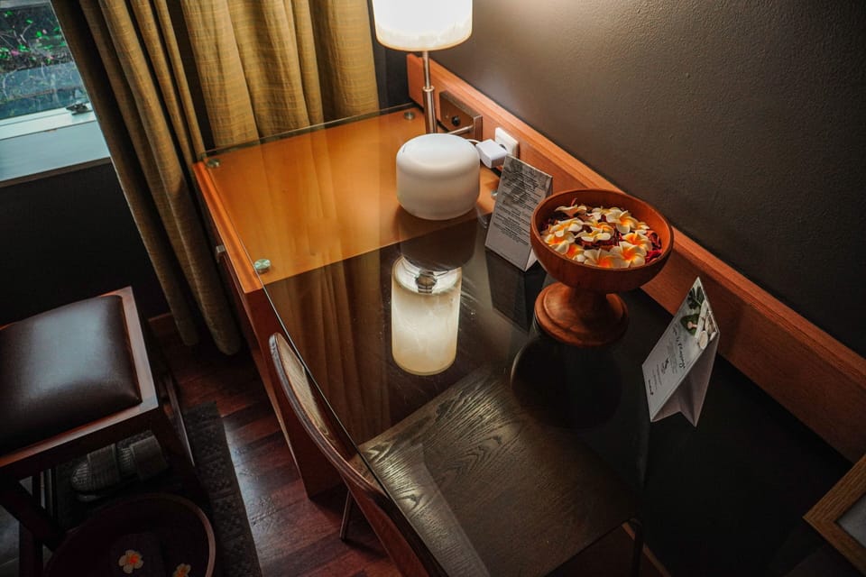 Body treatments, aromatherapy, 2 treatment rooms, massages