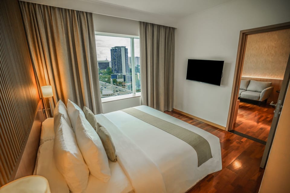 Suite | In-room safe, desk, free WiFi, bed sheets