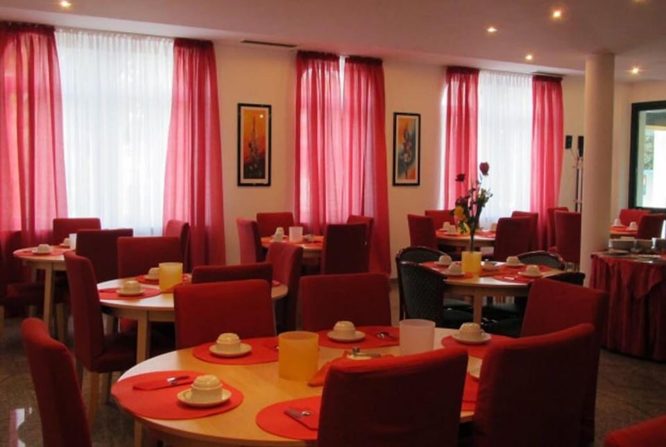 Daily buffet breakfast (EUR 10 per person)