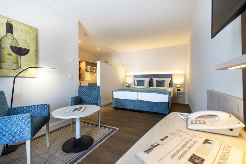 Premium bedding, in-room safe, individually decorated